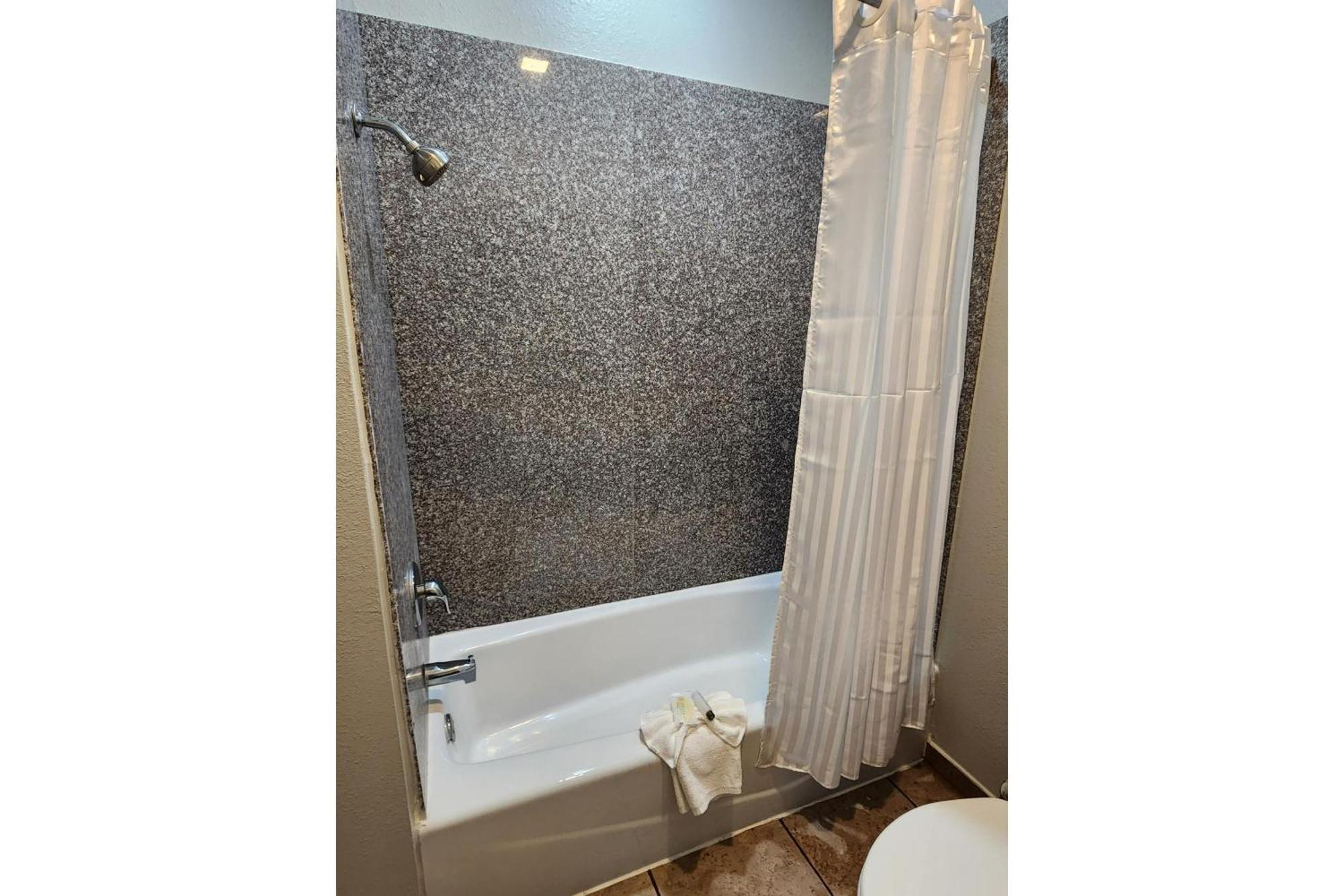 Atria Inn & Suites By Oyo, Jourdanton, Tx Dış mekan fotoğraf