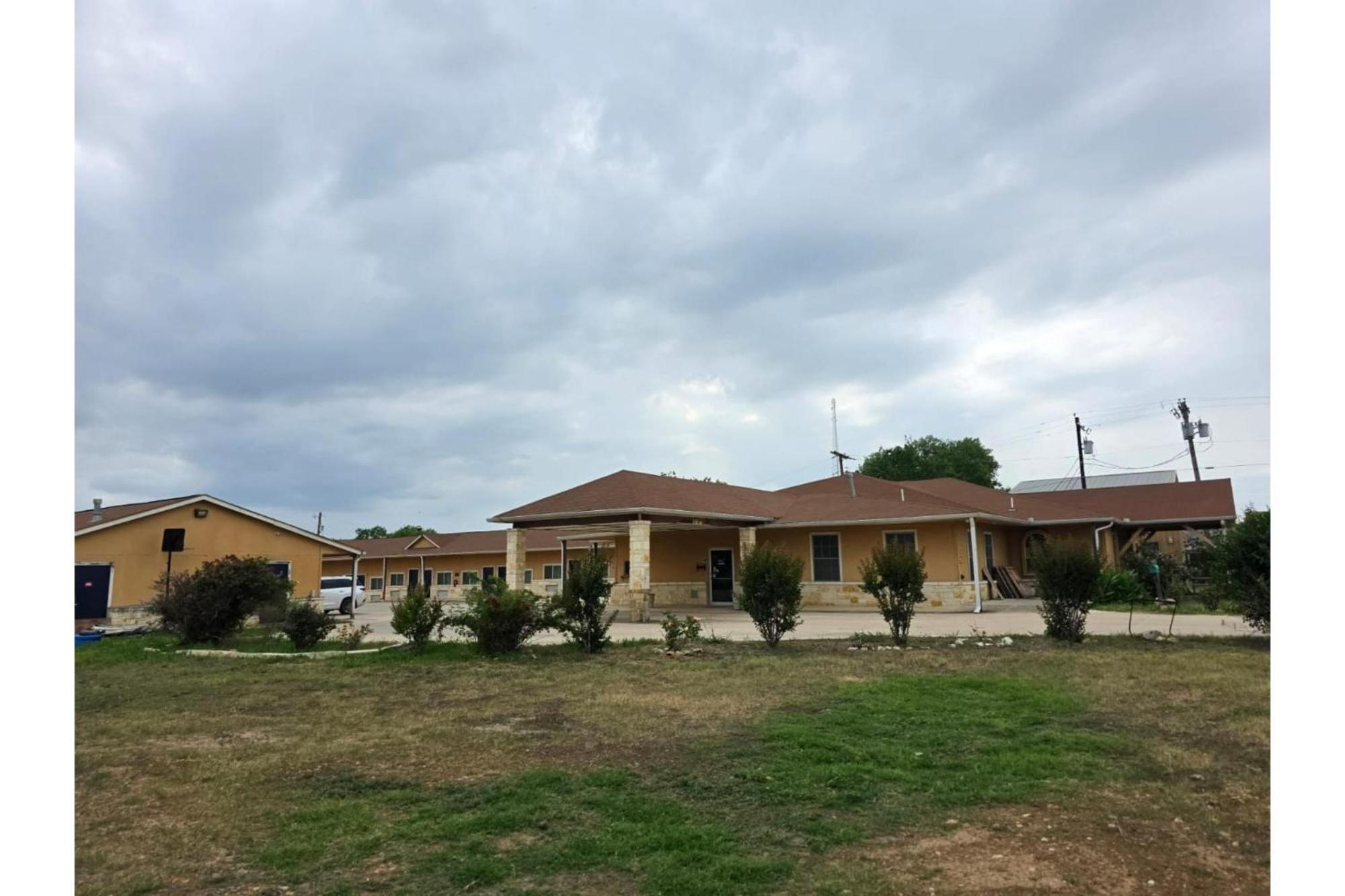 Atria Inn & Suites By Oyo, Jourdanton, Tx Dış mekan fotoğraf