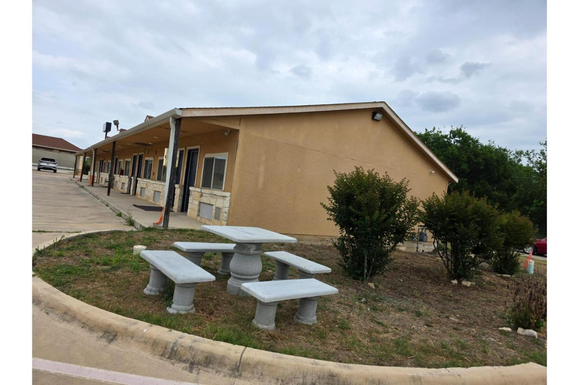 Atria Inn & Suites By Oyo, Jourdanton, Tx Dış mekan fotoğraf