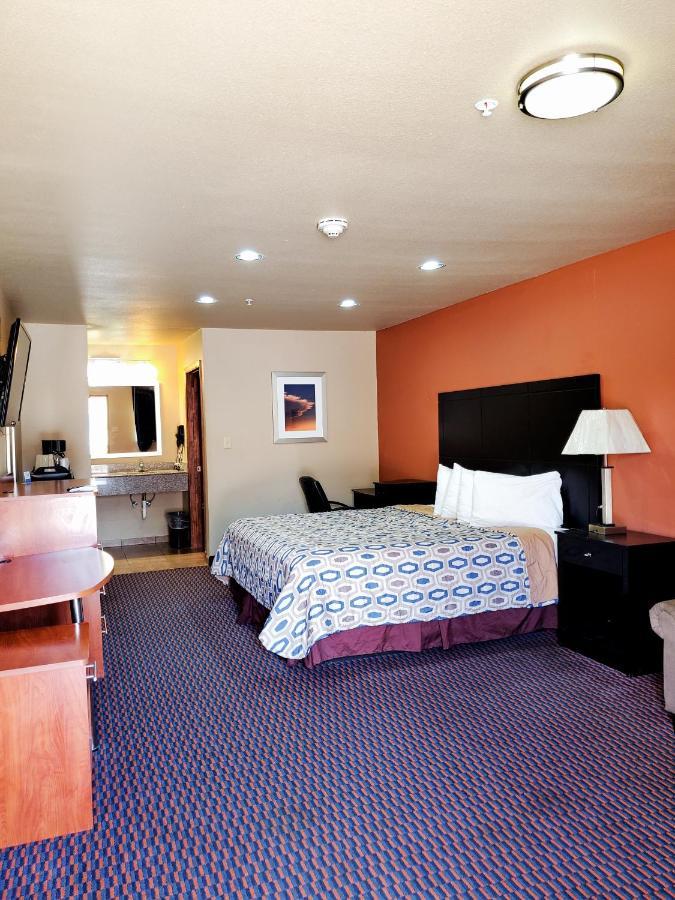 Atria Inn & Suites By Oyo, Jourdanton, Tx Dış mekan fotoğraf